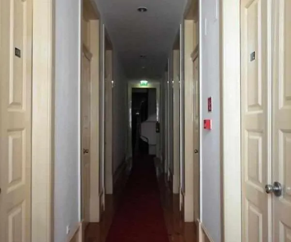 ゲストハウス インテルナシオナル 3*